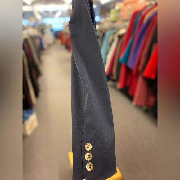 Harve Benard Large Navy Suit - Picture 4 of 5